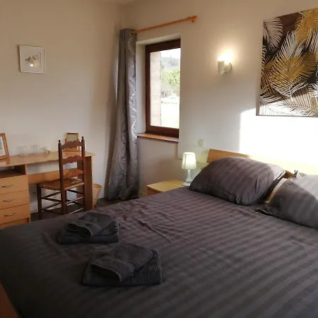 Chambres Du Moustier לינה וארוחת בוקר *