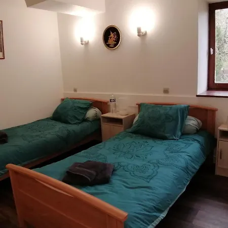 Chambres Du Moustier לינה וארוחת בוקר *